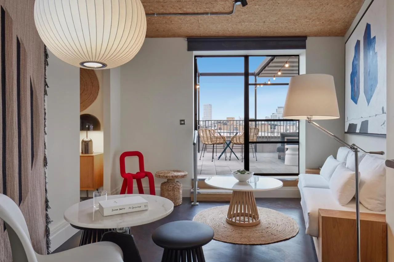 Studio Suite South